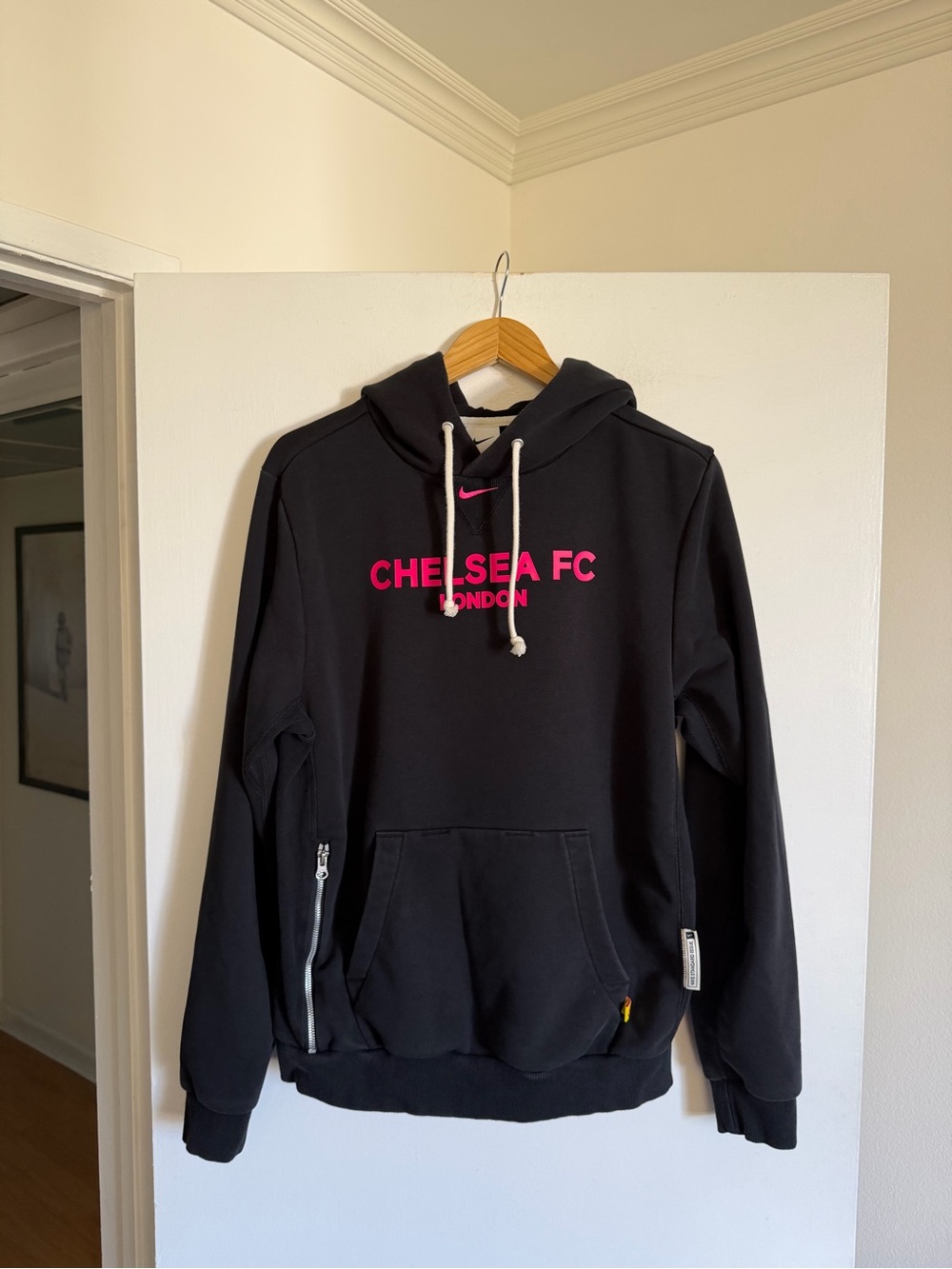Nike Chelsea FC Soccer Black/Pink Standard Issue Performance Pullover Hoodie - Picture 3 of 11